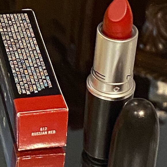 - 💄M•A•C RUSSIAN RED MATTE LIPSTICK - Picture 6 of 11